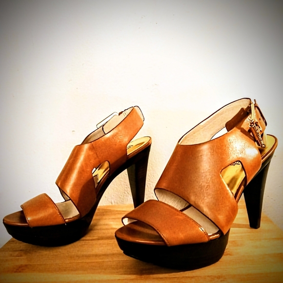 MICHAEL KORS CARLA WEDGE SIZE 7 - Picture 2 of 7